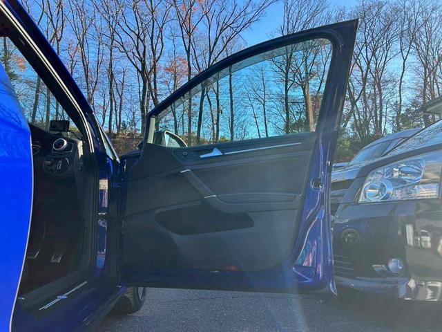 ゴルフＲ ベースグレード　レーシングラインマフラー／ｒａｆｆａホイール／社外エアクリ／新品フロントリップ／トランクスポイラー／社外パドルシフト／ＥＴＣ／Ｂｌｕｅｔｏｏｔｈ／ＴＶ／クルーズコントロール（61枚目）