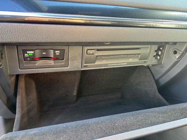 ゴルフＲ ベースグレード　レーシングラインマフラー／ｒａｆｆａホイール／社外エアクリ／新品フロントリップ／トランクスポイラー／社外パドルシフト／ＥＴＣ／Ｂｌｕｅｔｏｏｔｈ／ＴＶ／クルーズコントロール（66枚目）