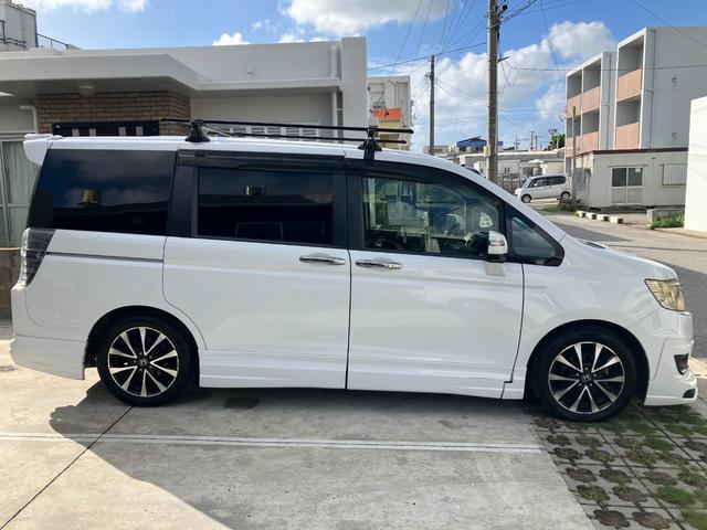 右側電動スライドドア