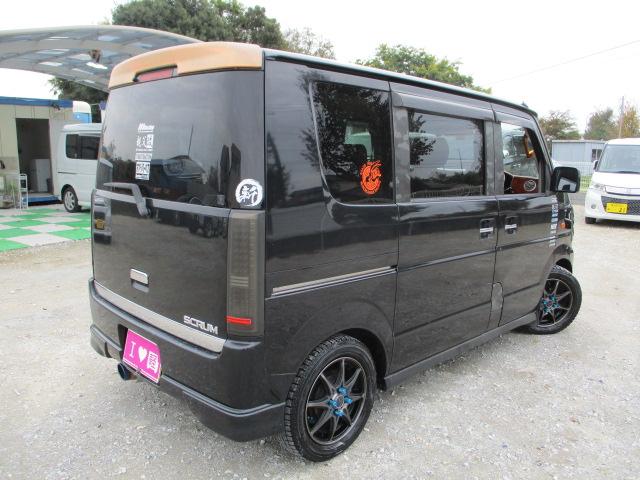 スクラムワゴン ＰＺターボ　車検令和８年３月　ドレスアップ車　ＳＤナビ　地デジフルセグテレビ　ＣＤ　ＤＶＤ　Ｂｌｕｅｔｏｏｔｈオーディオ　左パワースライドドア　ウッドパネル　茶革調シート　テーブル　社外マフラー　ＬＥＤフォグ（2枚目）