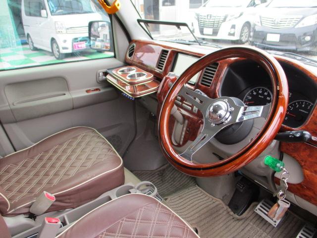スクラムワゴン ＰＺターボ　車検令和８年３月　ドレスアップ車　ＳＤナビ　地デジフルセグテレビ　ＣＤ　ＤＶＤ　Ｂｌｕｅｔｏｏｔｈオーディオ　左パワースライドドア　ウッドパネル　茶革調シート　テーブル　社外マフラー　ＬＥＤフォグ（3枚目）