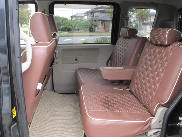 スクラムワゴン ＰＺターボ　車検令和８年３月　ドレスアップ車　ＳＤナビ　地デジフルセグテレビ　ＣＤ　ＤＶＤ　Ｂｌｕｅｔｏｏｔｈオーディオ　左パワースライドドア　ウッドパネル　茶革調シート　テーブル　社外マフラー　ＬＥＤフォグ（6枚目）