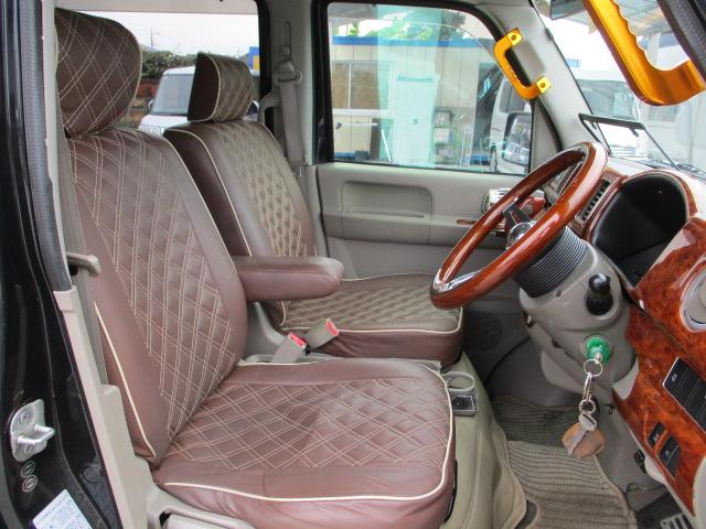 スクラムワゴン ＰＺターボ　車検令和８年３月　ドレスアップ車　ＳＤナビ　地デジフルセグテレビ　ＣＤ　ＤＶＤ　Ｂｌｕｅｔｏｏｔｈオーディオ　左パワースライドドア　ウッドパネル　茶革調シート　テーブル　社外マフラー　ＬＥＤフォグ（8枚目）