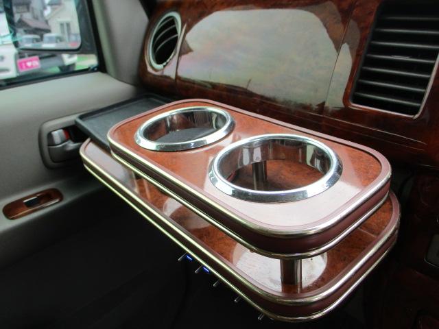 スクラムワゴン ＰＺターボ　車検令和８年３月　ドレスアップ車　ＳＤナビ　地デジフルセグテレビ　ＣＤ　ＤＶＤ　Ｂｌｕｅｔｏｏｔｈオーディオ　左パワースライドドア　ウッドパネル　茶革調シート　テーブル　社外マフラー　ＬＥＤフォグ（13枚目）