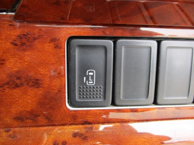 スクラムワゴン ＰＺターボ　車検令和８年３月　ドレスアップ車　ＳＤナビ　地デジフルセグテレビ　ＣＤ　ＤＶＤ　Ｂｌｕｅｔｏｏｔｈオーディオ　左パワースライドドア　ウッドパネル　茶革調シート　テーブル　社外マフラー　ＬＥＤフォグ（14枚目）