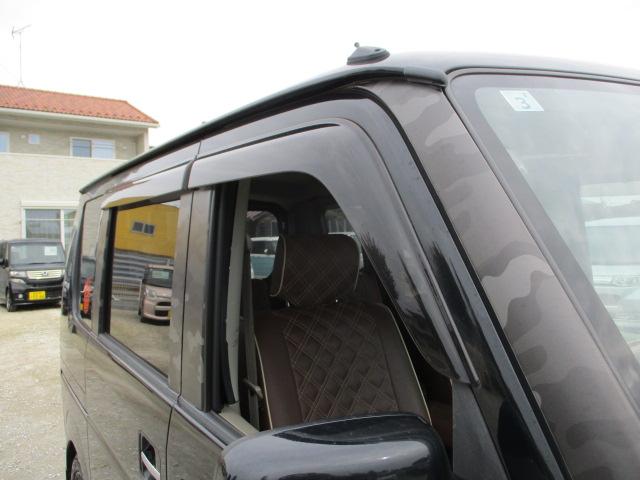 スクラムワゴン ＰＺターボ　車検令和８年３月　ドレスアップ車　ＳＤナビ　地デジフルセグテレビ　ＣＤ　ＤＶＤ　Ｂｌｕｅｔｏｏｔｈオーディオ　左パワースライドドア　ウッドパネル　茶革調シート　テーブル　社外マフラー　ＬＥＤフォグ（18枚目）