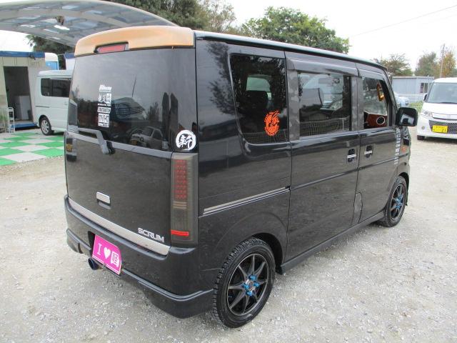 スクラムワゴン ＰＺターボ　車検令和８年３月　ドレスアップ車　ＳＤナビ　地デジフルセグテレビ　ＣＤ　ＤＶＤ　Ｂｌｕｅｔｏｏｔｈオーディオ　左パワースライドドア　ウッドパネル　茶革調シート　テーブル　社外マフラー　ＬＥＤフォグ（26枚目）