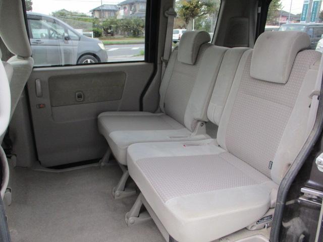 エブリイワゴン ＰＺターボ　車検令和８年３月　メモリーナビ　地デジテレビ　ＣＤ　オートエアコン　左パワースライドドア　タイミングチェーン　純正アルミホイール　ドアバイザー　プライバシーガラス　後期モデル　修復歴なし　キーレス（6枚目）