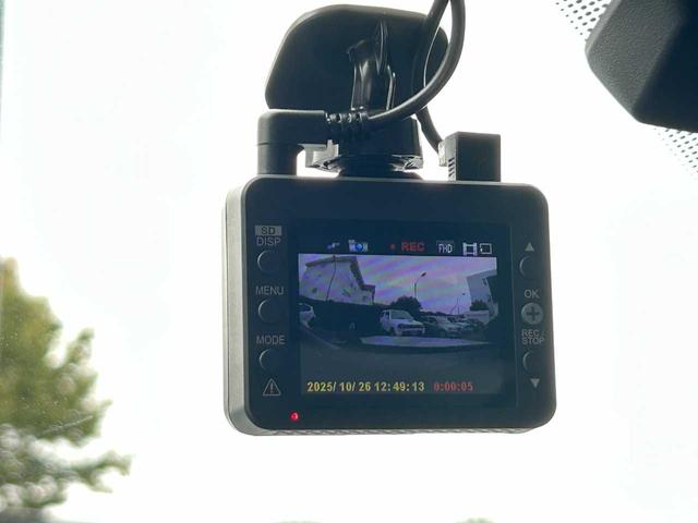 ４シリーズ ４２０ｉクーペ　ラグジュアリー　ユーザー買取　黒レザーシート　レーンチェンジウォーニング　純正ＨＤＤナビ　バックモニター　Ｂｌｕｅｔｏｏｔｈオーディオ　ＣＤ　ドライブレコーダー前後　純正１８インチＡＷ　プッシュスタート（15枚目）