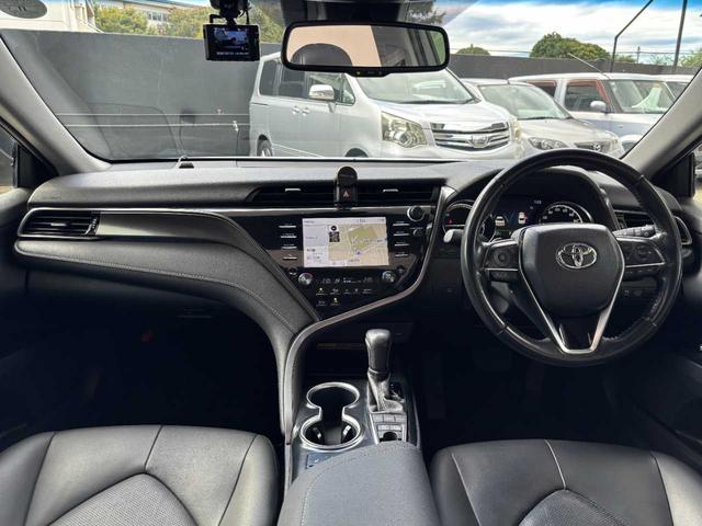 カムリ WSレザーパッケージ ワンオーナー 禁煙車 パノラマルーフ 本革シート セーフティーセンス BMS スポーツサスペンション LEDヘッドライト デイライト 純正SDナビ バックモニター Bluetooth 純正18AW(2枚目)