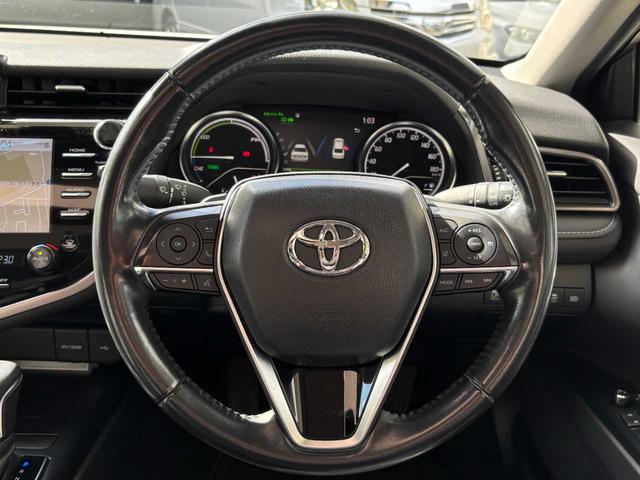 カムリ WSレザーパッケージ ワンオーナー 禁煙車 パノラマルーフ 本革シート セーフティーセンス BMS スポーツサスペンション LEDヘッドライト デイライト 純正SDナビ バックモニター Bluetooth 純正18AW(5枚目)