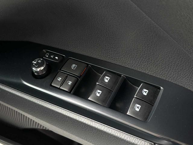 カムリ WSレザーパッケージ ワンオーナー 禁煙車 パノラマルーフ 本革シート セーフティーセンス BMS スポーツサスペンション LEDヘッドライト デイライト 純正SDナビ バックモニター Bluetooth 純正18AW(17枚目)