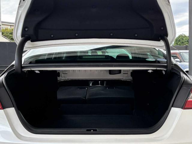 カムリ WSレザーパッケージ ワンオーナー 禁煙車 パノラマルーフ 本革シート セーフティーセンス BMS スポーツサスペンション LEDヘッドライト デイライト 純正SDナビ バックモニター Bluetooth 純正18AW(24枚目)