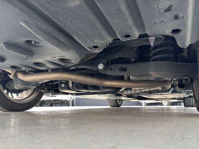 カムリ WSレザーパッケージ ワンオーナー 禁煙車 パノラマルーフ 本革シート セーフティーセンス BMS スポーツサスペンション LEDヘッドライト デイライト 純正SDナビ バックモニター Bluetooth 純正18AW(39枚目)