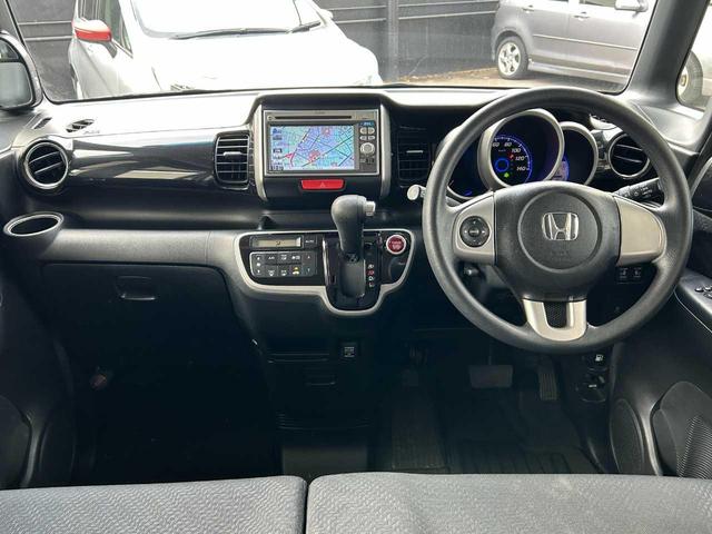 N-BOXカスタム G・Lパッケージ ワンオーナー 禁煙車 両側電動スライド 純正ナビ バックカメラ ワンセグTV ステアリングスイッチ オートライト フォグランプ ETC USB オートエアコン チップアップシート 電動格納ミラー(7枚目)