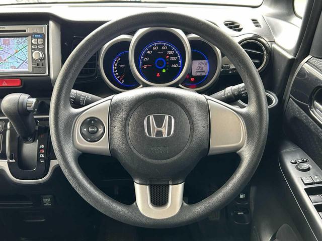 N-BOXカスタム G・Lパッケージ ワンオーナー 禁煙車 両側電動スライド 純正ナビ バックカメラ ワンセグTV ステアリングスイッチ オートライト フォグランプ ETC USB オートエアコン チップアップシート 電動格納ミラー(9枚目)