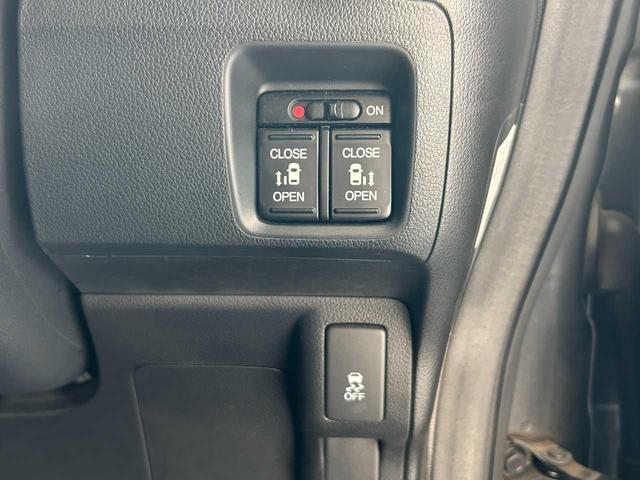 N-BOXカスタム G・Lパッケージ ワンオーナー 禁煙車 両側電動スライド 純正ナビ バックカメラ ワンセグTV ステアリングスイッチ オートライト フォグランプ ETC USB オートエアコン チップアップシート 電動格納ミラー(12枚目)