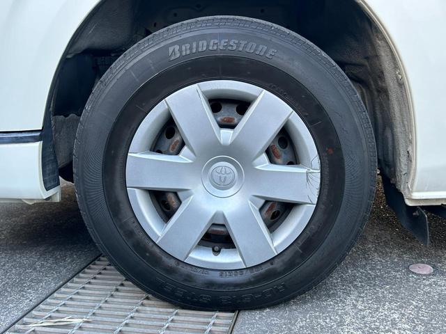 レジアスエースコミューター 　福祉車両　車椅子２名＋７名乗車　車椅子用スイングアームリフト　電動ワイヤー式車椅子固定装置　車椅子収納装置　スライドドア連動電動格納式ステップ　ルーフサイドハンドレール　純正ＳＤナビ　バックモニター（38枚目）