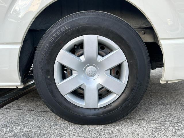 レジアスエースコミューター 　福祉車両　車椅子２名＋７名乗車　車椅子用スイングアームリフト　電動ワイヤー式車椅子固定装置　車椅子収納装置　スライドドア連動電動格納式ステップ　ルーフサイドハンドレール　純正ＳＤナビ　バックモニター（41枚目）