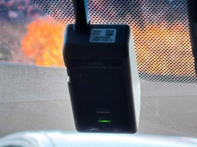 映像・音声などを記録し、　もしもの事故の際の記録はもちろん、旅行の際の思い出としてドライブの映像を楽しむことができます。