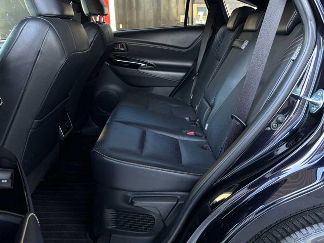 後部座席も居住性を確保した空間となっています。