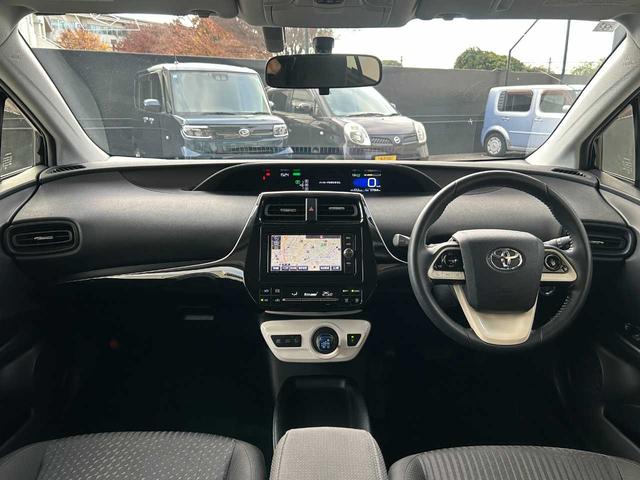プリウス Ｓ　モデリスタフルエアロ　ワンオーナー　禁煙車　ナビレディＰＫＧ　ステアリングスイッチ　純正ナビ　バックモニター　Ｂｌｕｅｔｏｏｔｈ　フルセグＴＶ　ＬＥＤヘッドランプ　オートライト　ＬＥＤフォグ（3枚目）