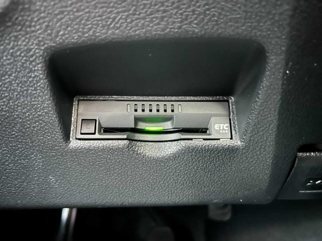 プリウス Ｓ　モデリスタフルエアロ　ワンオーナー　禁煙車　ナビレディＰＫＧ　ステアリングスイッチ　純正ナビ　バックモニター　Ｂｌｕｅｔｏｏｔｈ　フルセグＴＶ　ＬＥＤヘッドランプ　オートライト　ＬＥＤフォグ（12枚目）