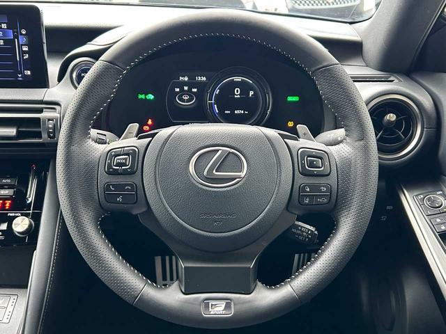 �X�e�A�����O�́A��ɖڂɂ���d�v�����I�����l�ł��āA���ꂼ��̃f�U�C���⑕���ɁA���[�J�[�̂�����肪�������܂��I