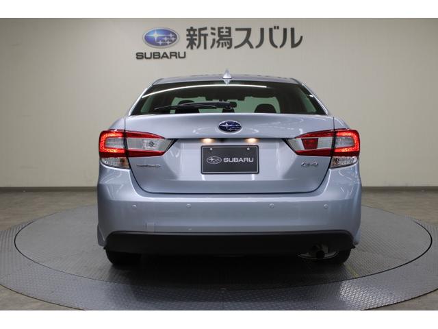 リヤフォグランプ装備。悪天候など視界の悪い時に点灯することで後続車両に自車の存在をアピール。追突事故のリスクを減らします(視界の良い時の点灯はお控えください)、