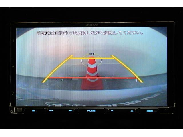 バックカメラ装備。ガイドライン表示機能付きで車庫入れなどのバックをサポート。
