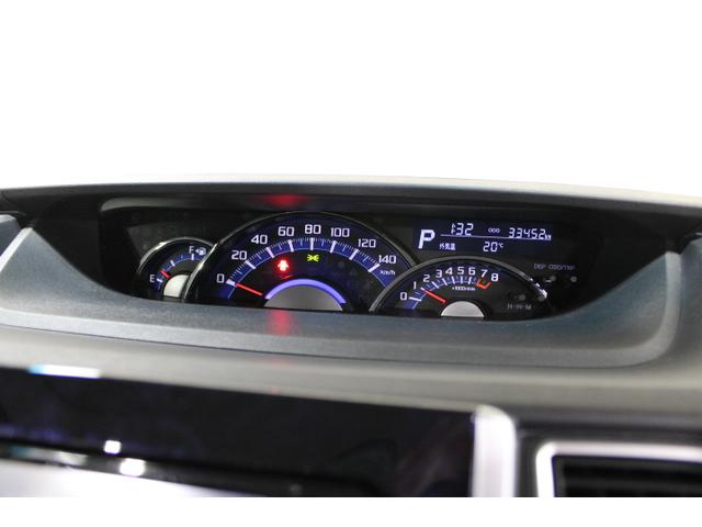 見やすいセンターメーター。視線の移動が少なくて済みます。