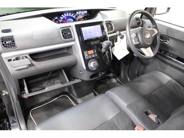 大型グローブボックスやプッシュ式ドリンクホルダー（助手席）など、充実のポケットエリア。