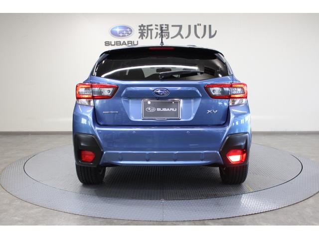 リヤフォグランプ装備。悪天候など視界の悪い時に点灯することで後続車両に自車の存在をアピール。追突事故のリスクを減らします（視界の良い時の点灯はお控えください