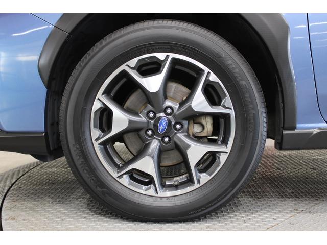 ２２５／６０Ｒ１７タイヤ＆純正１７インチアルミホイール（ダークメタリック塗装＋切削光輝）。