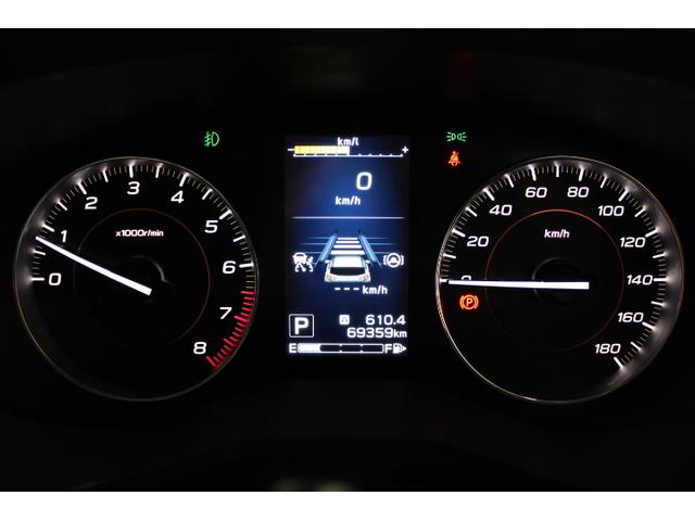 マルチインフォメーションディスプレイ付きルミネセントメーター。カラーディスプレイを内蔵した自発光タイプのスピードメータ。逆光下でも良好な視認性を確保しました。