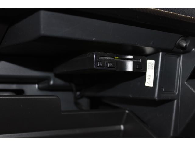 グローブボックス内にはＥＴＣ車載器があります。外からは見えないのでセキュリティもばっちり。