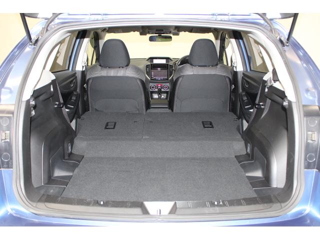 隅々まで使えるフラットな空間。荷物の積み降しもスムーズに行えます。