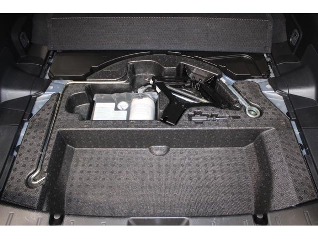 ラゲッジボードの下にはサブトランクがあります。