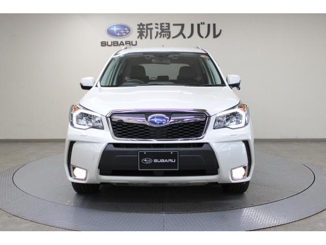 フォレスタースポーツバンパーを装着し、よりスポーティーな印象を与えるＸＴモデル、フォグランプを装備し視界を確保