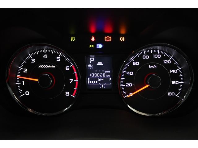 メーター中央のインフォメーションディスプレィでは様々な機能の作動状況等確認いただけます