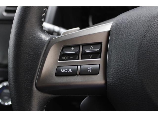 オーディオ操作スイッチ類はハンドル左手側に配置、選曲、音量調節に加えソースの切り替えも可能です。