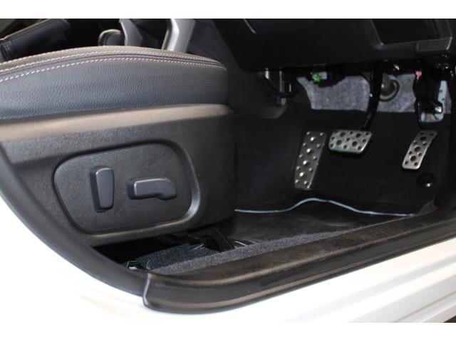 スポーティーなアルミ製ペダルを装備しています