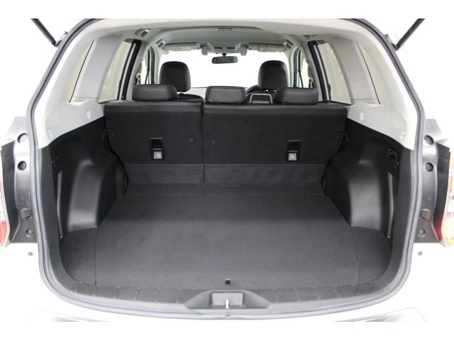 カーゴルームも広々！荷掛けフックが日常的な使いやすさをサポート