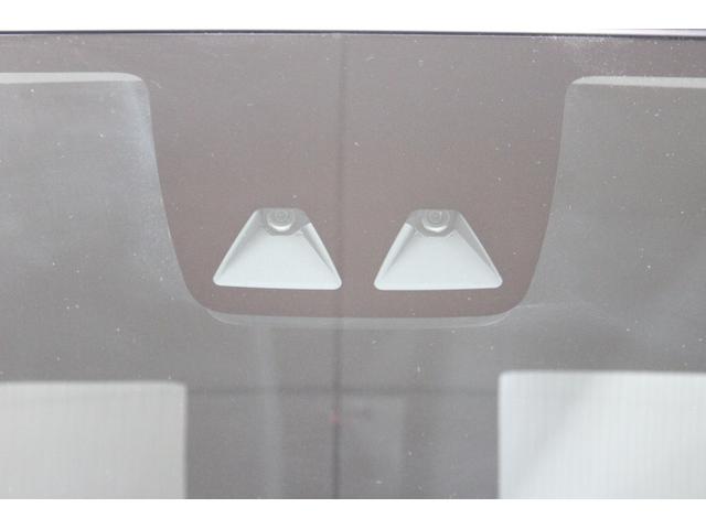 スマ−トアシストＩＩＩはステレオカメラが歩行者や先行車、障害物などのさまざまな情報を的確に捉え、運転者に注意を促したり、緊急ブレーキを作動。多彩な安全機能があなたのドライブをアシストします