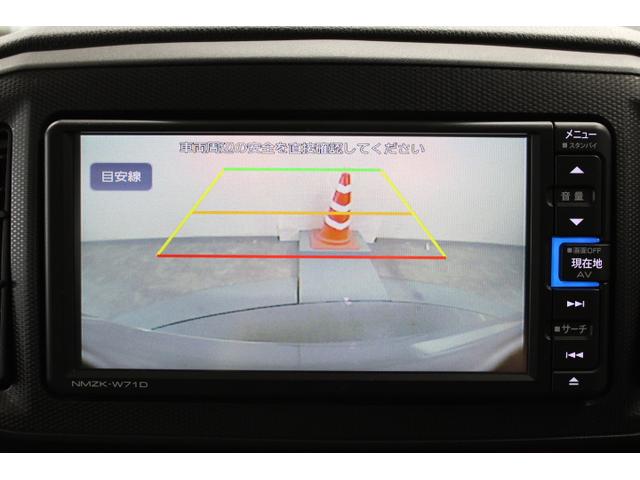 パーキング時はバックカメラの映像がサポート