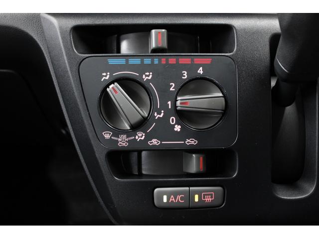 エアコンスイッチは使いやすいダイヤル式です。