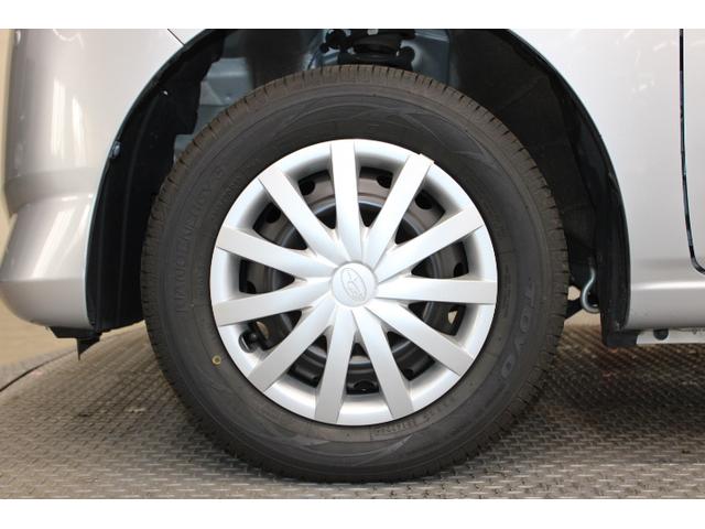 タイヤサイズは１５５／７０Ｒ１３と小さく燃費を意識したサイズを採用
