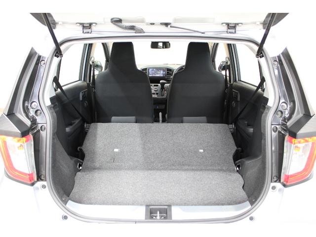 後席を倒せば広々室内空間に早変わり♪大きな荷物から、アウトドア用品、趣味の園芸まで様々な荷物に対応します