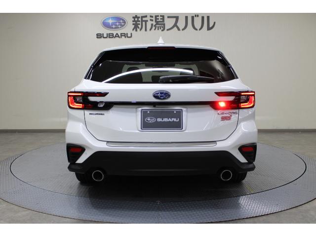 リヤフォグランプ装備。悪天候など視界の悪い時に点灯することで後続車両に自車の存在をアピール。追突事故のリスクを減らします（視界の良い時の点灯はお控えください）