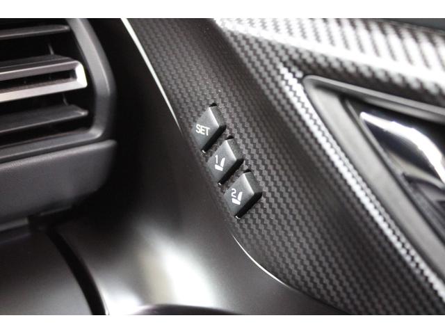 二人で使用するなら便利な運転席シートポジションメモリー機能が装備されています。